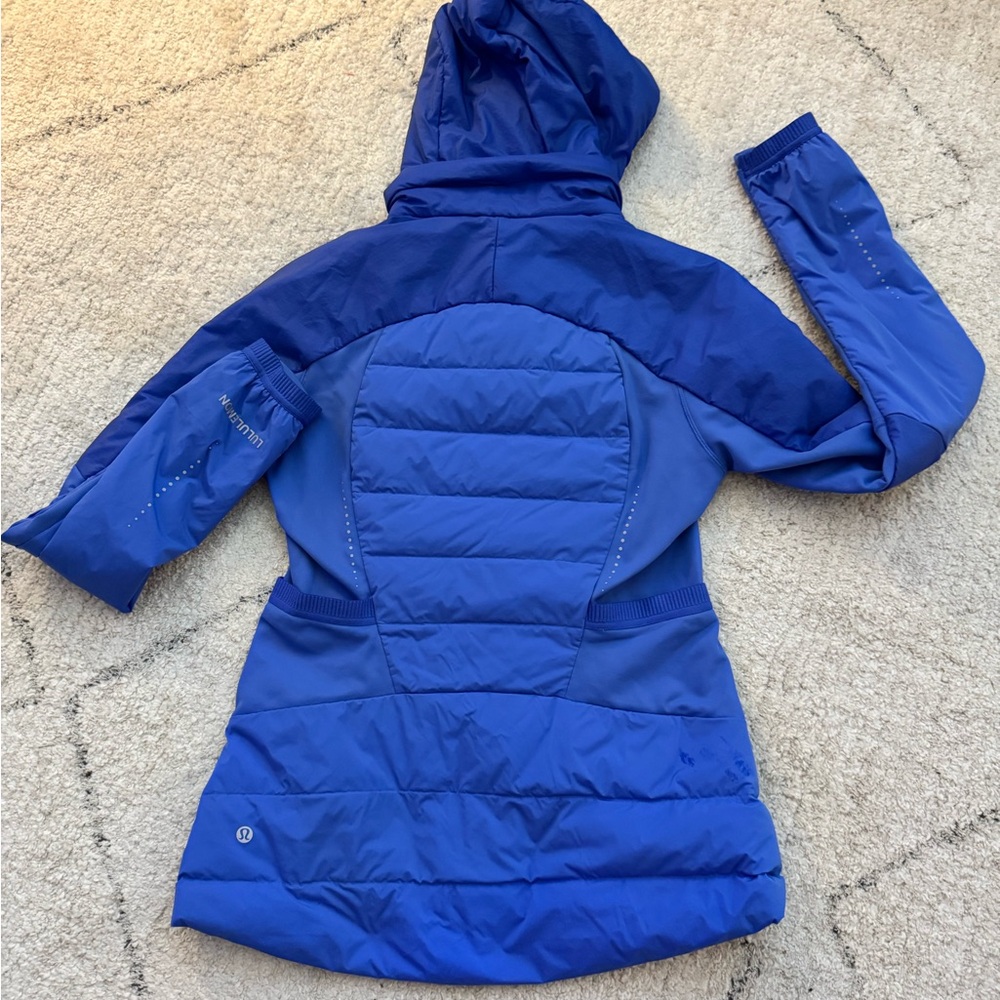 lululemon athletica Women's Vibrant Periwinkle Blue Puffer Jacket - Picture 5 of 8